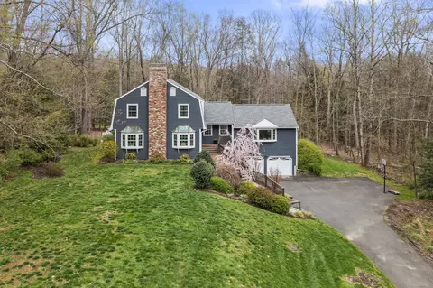 27 Russett Rd, Newtown, CT 06482