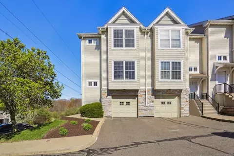 32 Crows Nest Ln #16, Danbury, CT 06810