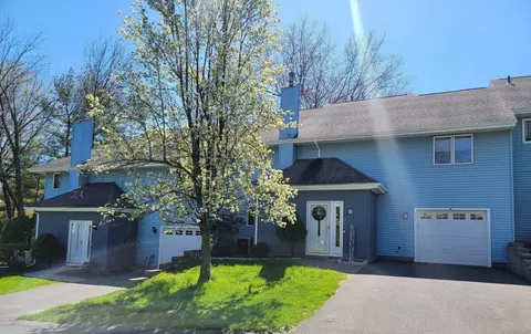 155 Coho Ln #155, Suffield, CT 06078