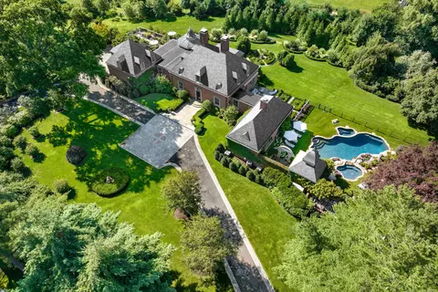 39 Aiken Rd, Greenwich, CT 06831