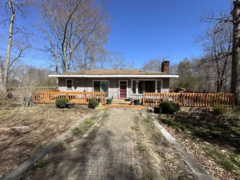 60 Trowbridge Rd, Moodus, CT 06469