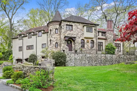 3 Woodside Dr, Greenwich, CT 06830