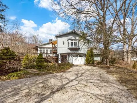 135-137 W Bridge St, Deep River, CT 06417