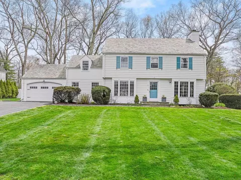 51 Stoneleigh Rd, Fairfield, CT 06825