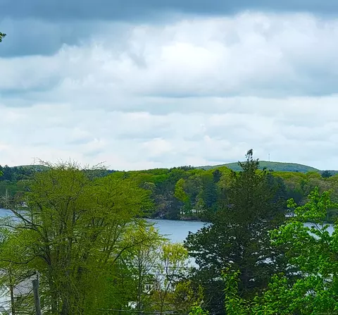 28 Green St, Ellington, CT 06029