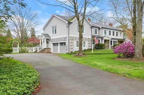 39 Parade Hill Ln, New Canaan, CT 06840