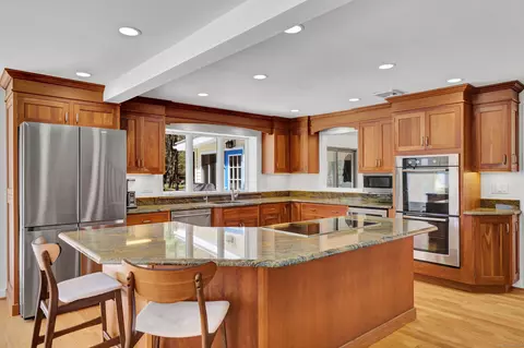 33 Andrea Ln, Avon, CT 06001