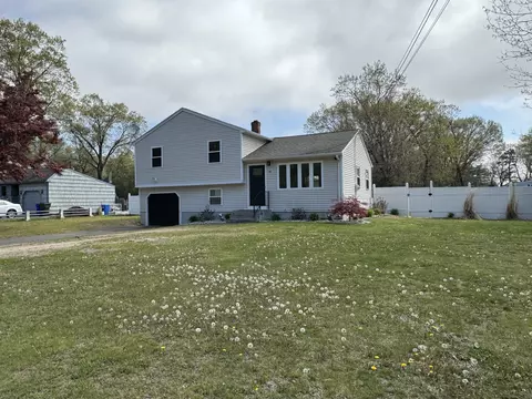 18 Pine Hill Rd, Windsor Locks, CT 06096