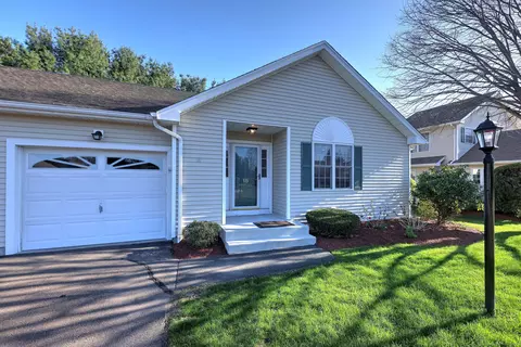 18 Long Hill Pl, Trumbull, CT 06611