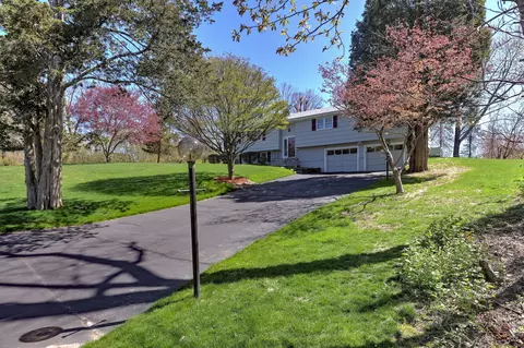 34 Rosellen Dr, Trumbull, CT 06611