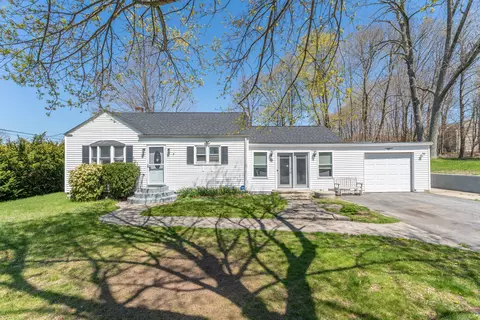 8 Academy Hill Rd, Plainfield, CT 06374