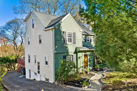 53 Vista Ter, New Haven, CT 06515