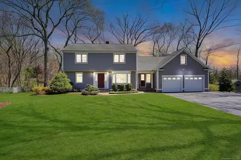 52 Papurah Rd, Fairfield, CT 06825