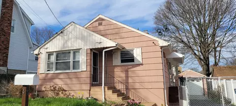 44 Vernon St, Stratford, CT 06615