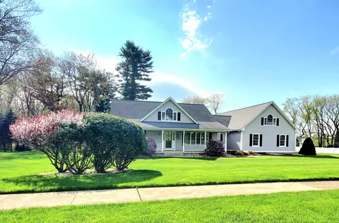 5 Justin Dr, Ellington, CT 06029