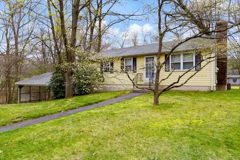 17 Spring St, Plainville, CT 06062