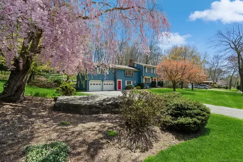 51 Inca Dr, Trumbull, CT 06611