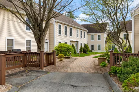 54 Rope Ferry Rd #B28, Waterford, CT 06385