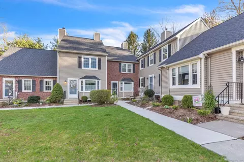 8 Braintree Ct #8, Suffield, CT 06078