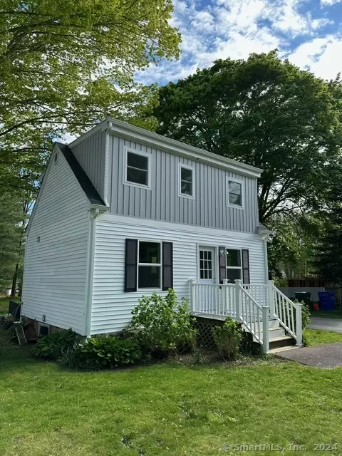 6 Reynolds Ln, Waterford, CT 06385