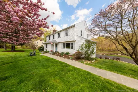 26 Chasmars Pond Rd, Darien, CT 06820