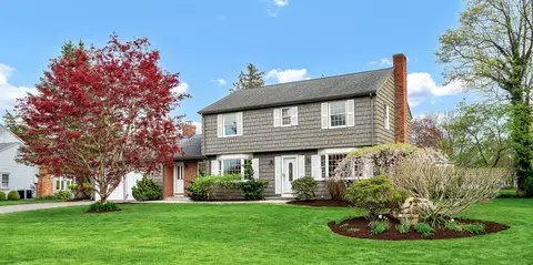 16 Deer Ledge Ln, Wethersfield, CT 06109