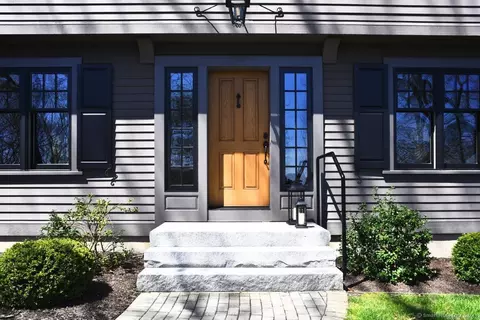 7 Sunrise Trl, East Lyme, CT 06333