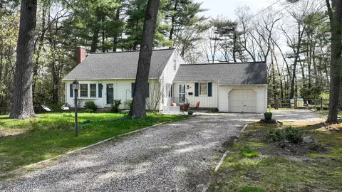 18 E Tomstead Rd, Simsbury, CT 06070
