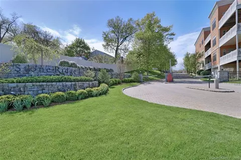 50 Stone Ridge Way #2B, Fairfield, CT 06824
