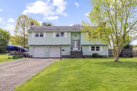 100 Elm Ridge Dr, Rocky Hill, CT 06067