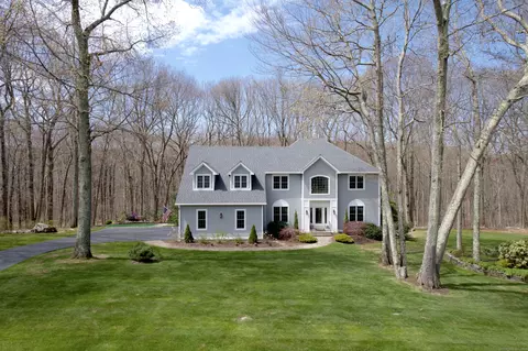 195 Old Farms Rd, Glastonbury, CT 06073