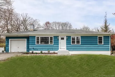 32 Robinhood Rd, Danbury, CT 06811