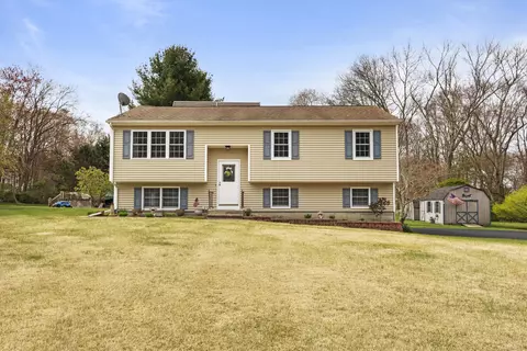 23 Arrowhead Dr, Griswold, CT 06351