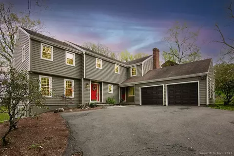 145 Beacon Hill Dr, West Hartford, CT 06117