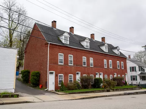 241 Yantic St #B, Norwich, CT 06360