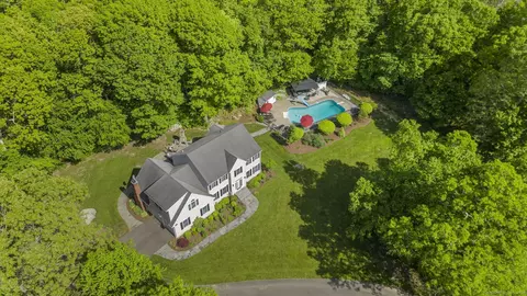 10 Avalon Way, Newtown, CT 06482
