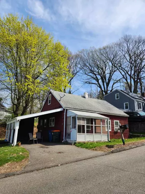450 Crown St, Meriden, CT 06450