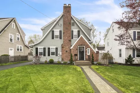 53 Warwick St, West Hartford, CT 06119