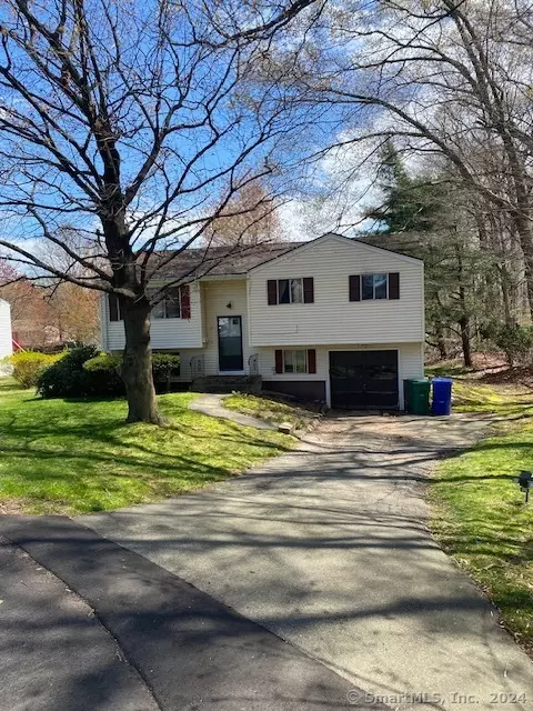 19 Cindy Ln, Bloomfield, CT 06002