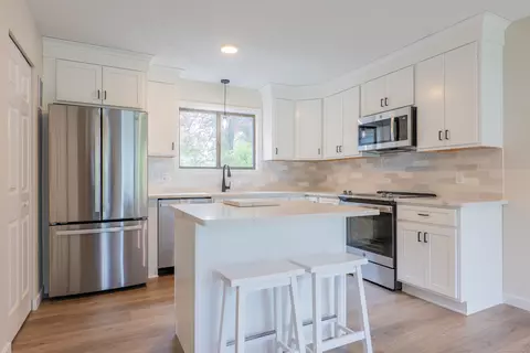 10 Heather Ct #10, Woodbury, CT 06798