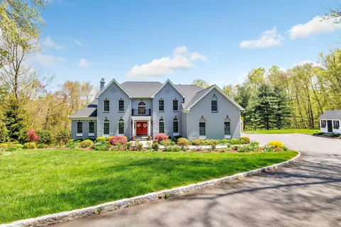 201 Blue Bell Ln, Fairfield, CT 06824