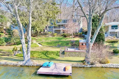 111 Pinewood Trl, Trumbull, CT 06611