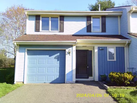 1 Copper Beech Dr #1, Rocky Hill, CT 06067