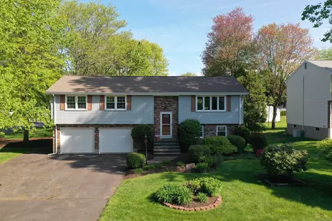 24 Oxford Ln, Cromwell, CT 06416