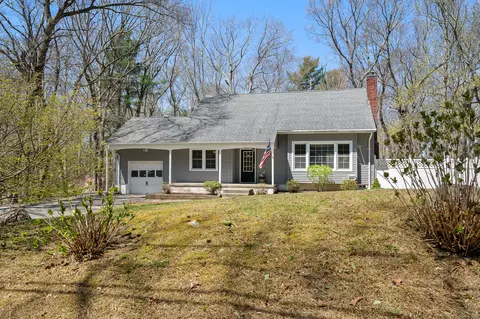 16 Lincoln Dr, Ledyard, CT 06335