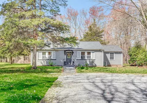 218 Nut Plains Rd, Guilford, CT 06437