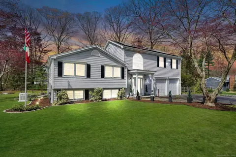 78 Williamsburg Dr, Monroe, CT 06468