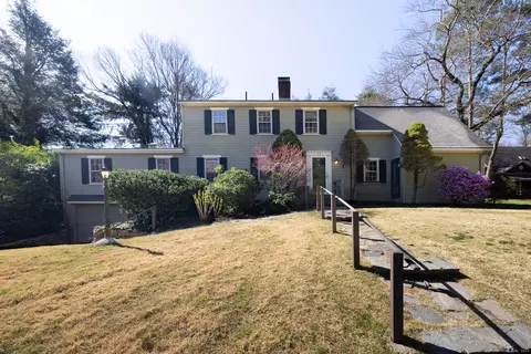 52 Wood Pond Rd, Glastonbury, CT 06033