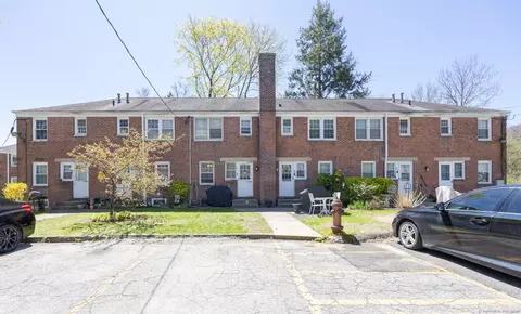 18 Bridge St #2D, Naugatuck, CT 06770