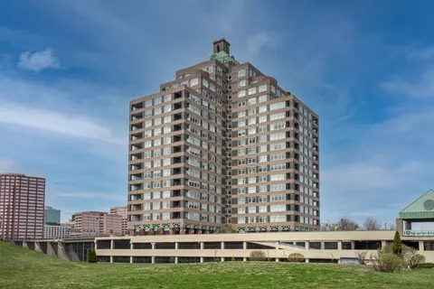 235 E River Dr #1401, East Hartford, CT 06108
